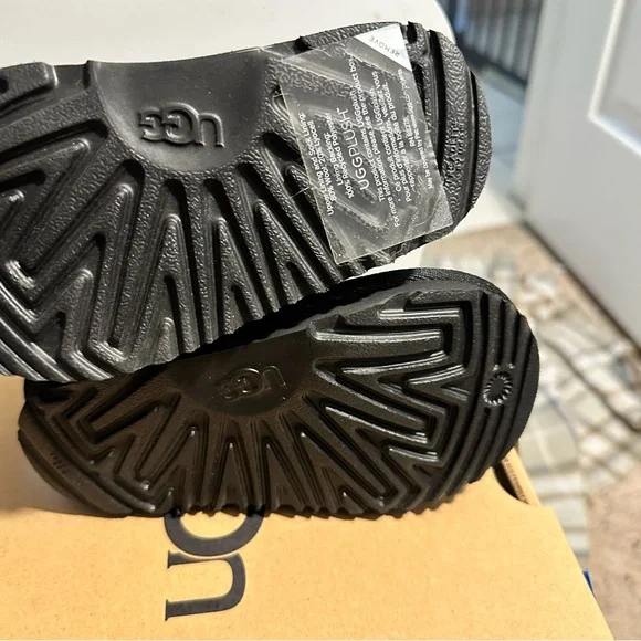 UGG 
Toddlers' Neumel EZ-Fit Chukka - Picture 4 of 7